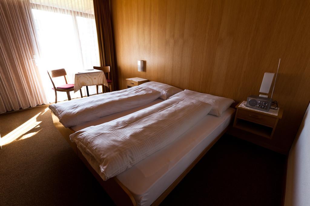 Hotel Garni Simplon Brigerbad Rum bild