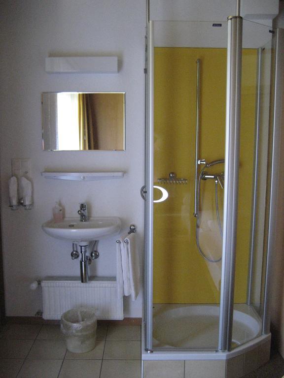Hotel Garni Simplon Brigerbad Rum bild
